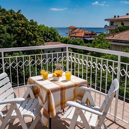 Hotel Villa Dei Fiori - Sul Mare Con Piscina Viserbella di Rimini Dış mekan fotoğraf