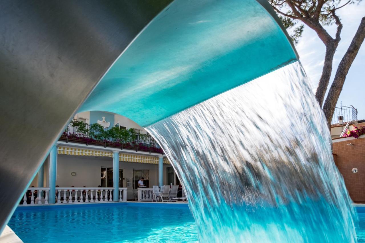 Hotel Villa Dei Fiori - Sul Mare Con Piscina Viserbella di Rimini Dış mekan fotoğraf