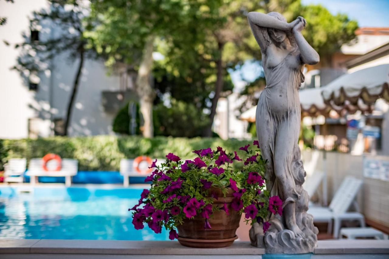 Hotel Villa Dei Fiori - Sul Mare Con Piscina Viserbella di Rimini Dış mekan fotoğraf