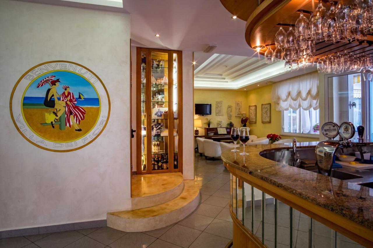 Hotel Villa Dei Fiori - Sul Mare Con Piscina Viserbella di Rimini Dış mekan fotoğraf