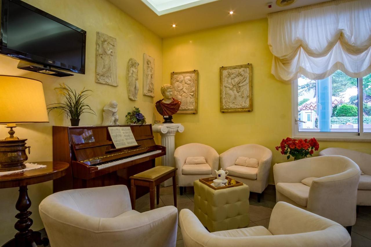 Hotel Villa Dei Fiori - Sul Mare Con Piscina Viserbella di Rimini Dış mekan fotoğraf