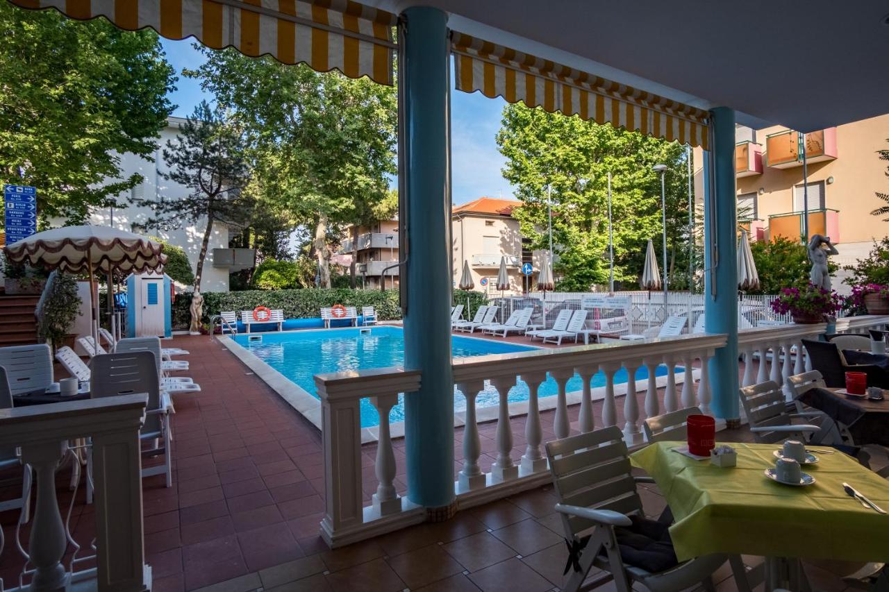 Hotel Villa Dei Fiori - Sul Mare Con Piscina Viserbella di Rimini Dış mekan fotoğraf