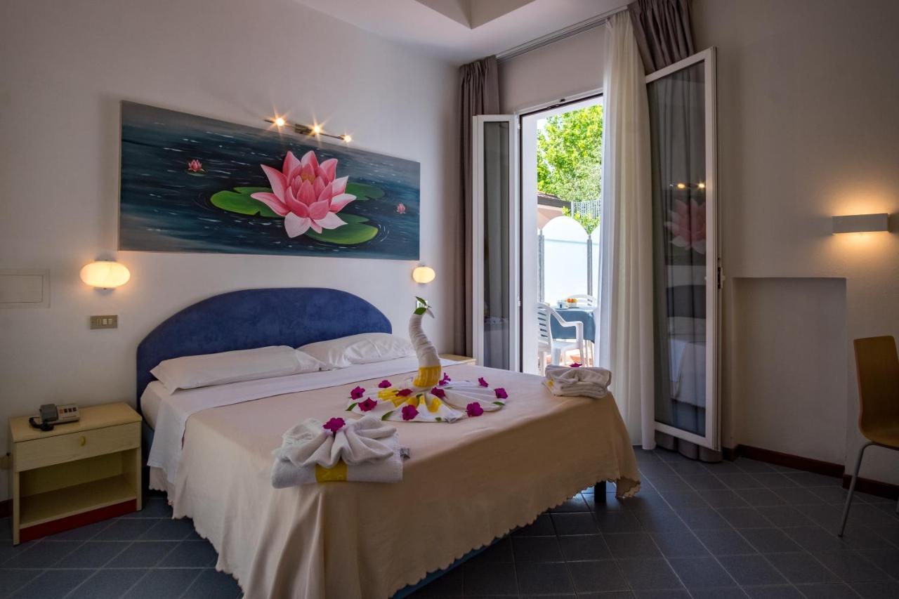 Hotel Villa Dei Fiori - Sul Mare Con Piscina Viserbella di Rimini Dış mekan fotoğraf