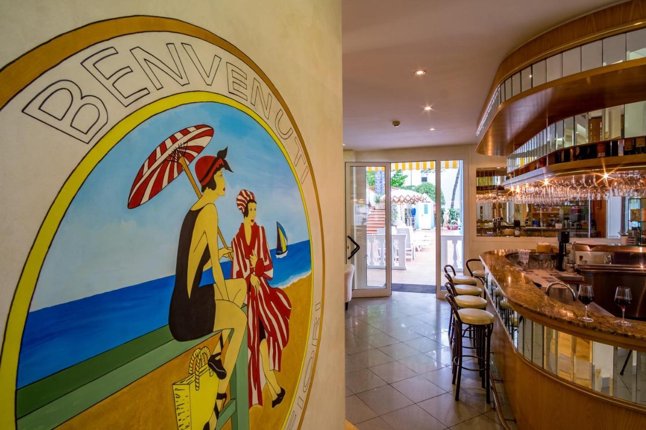 Hotel Villa Dei Fiori - Sul Mare Con Piscina Viserbella di Rimini Dış mekan fotoğraf