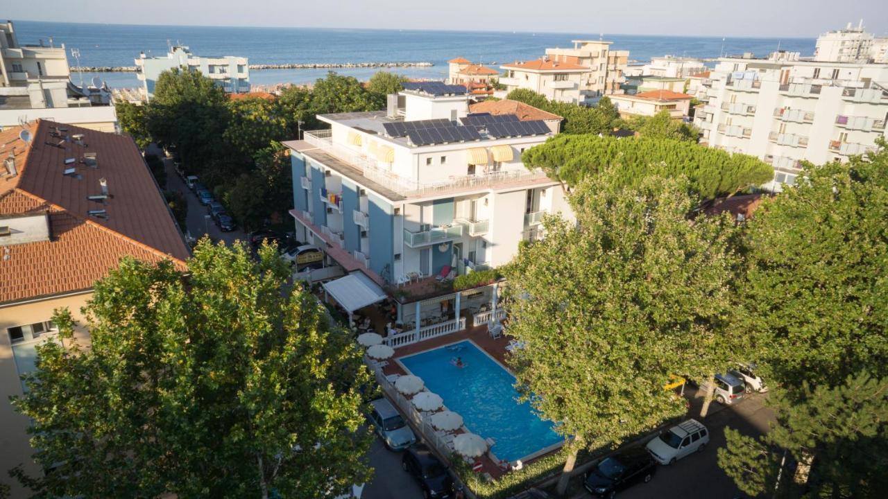 Hotel Villa Dei Fiori - Sul Mare Con Piscina Viserbella di Rimini Dış mekan fotoğraf