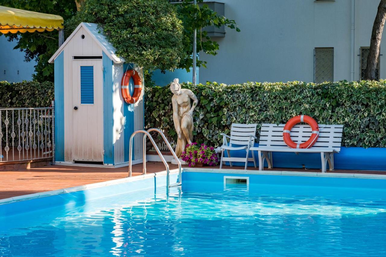 Hotel Villa Dei Fiori - Sul Mare Con Piscina Viserbella di Rimini Dış mekan fotoğraf