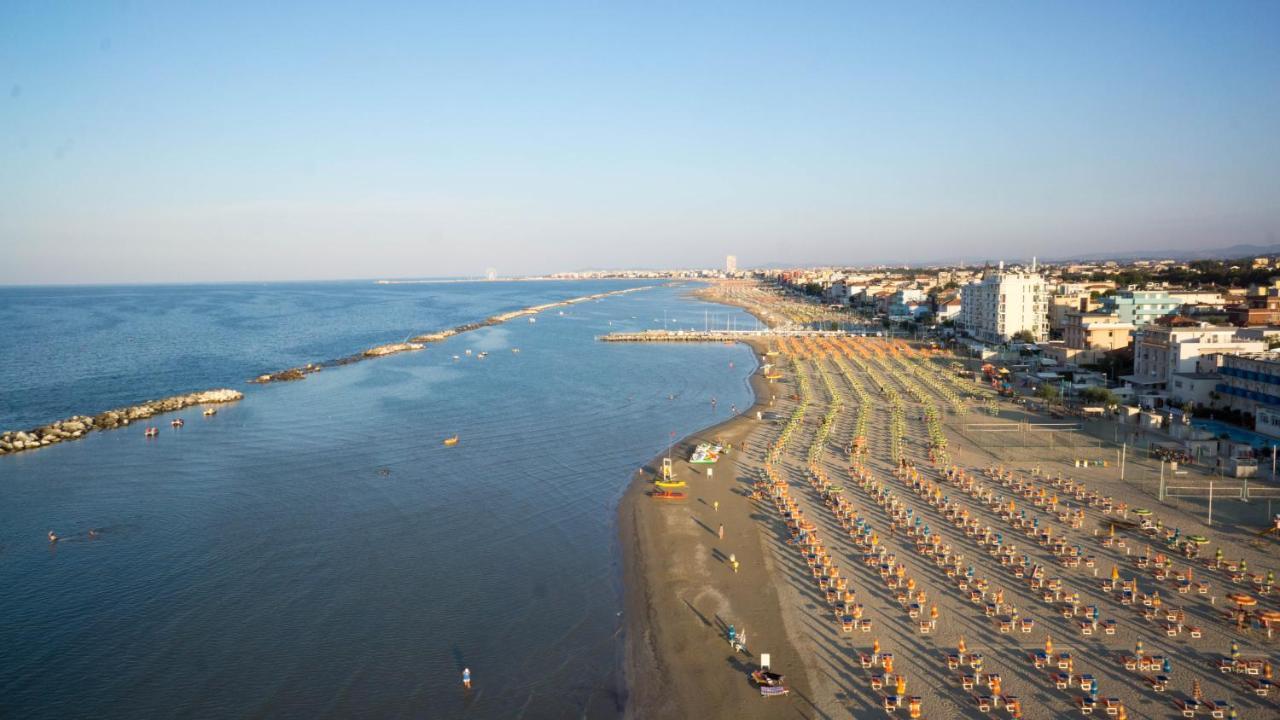 Hotel Villa Dei Fiori - Sul Mare Con Piscina Viserbella di Rimini Dış mekan fotoğraf