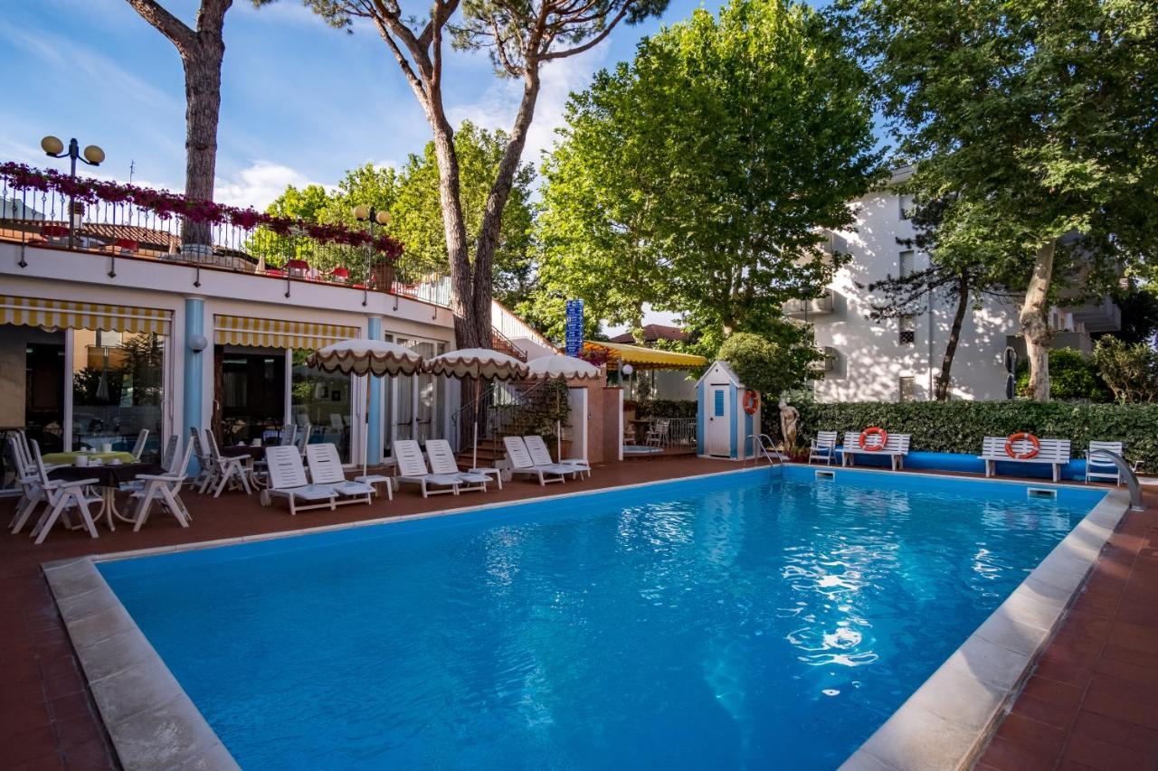 Hotel Villa Dei Fiori - Sul Mare Con Piscina Viserbella di Rimini Dış mekan fotoğraf