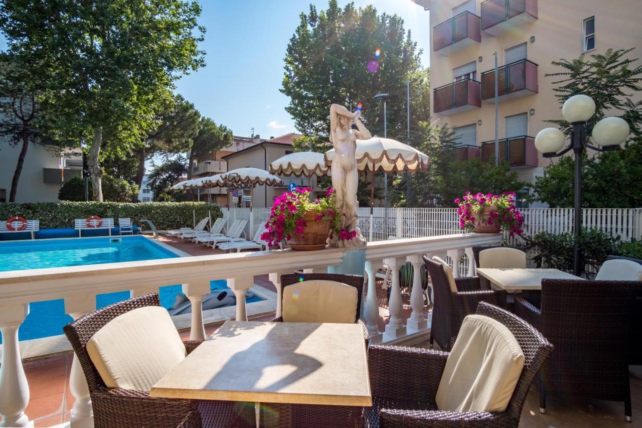 Hotel Villa Dei Fiori - Sul Mare Con Piscina Viserbella di Rimini Dış mekan fotoğraf