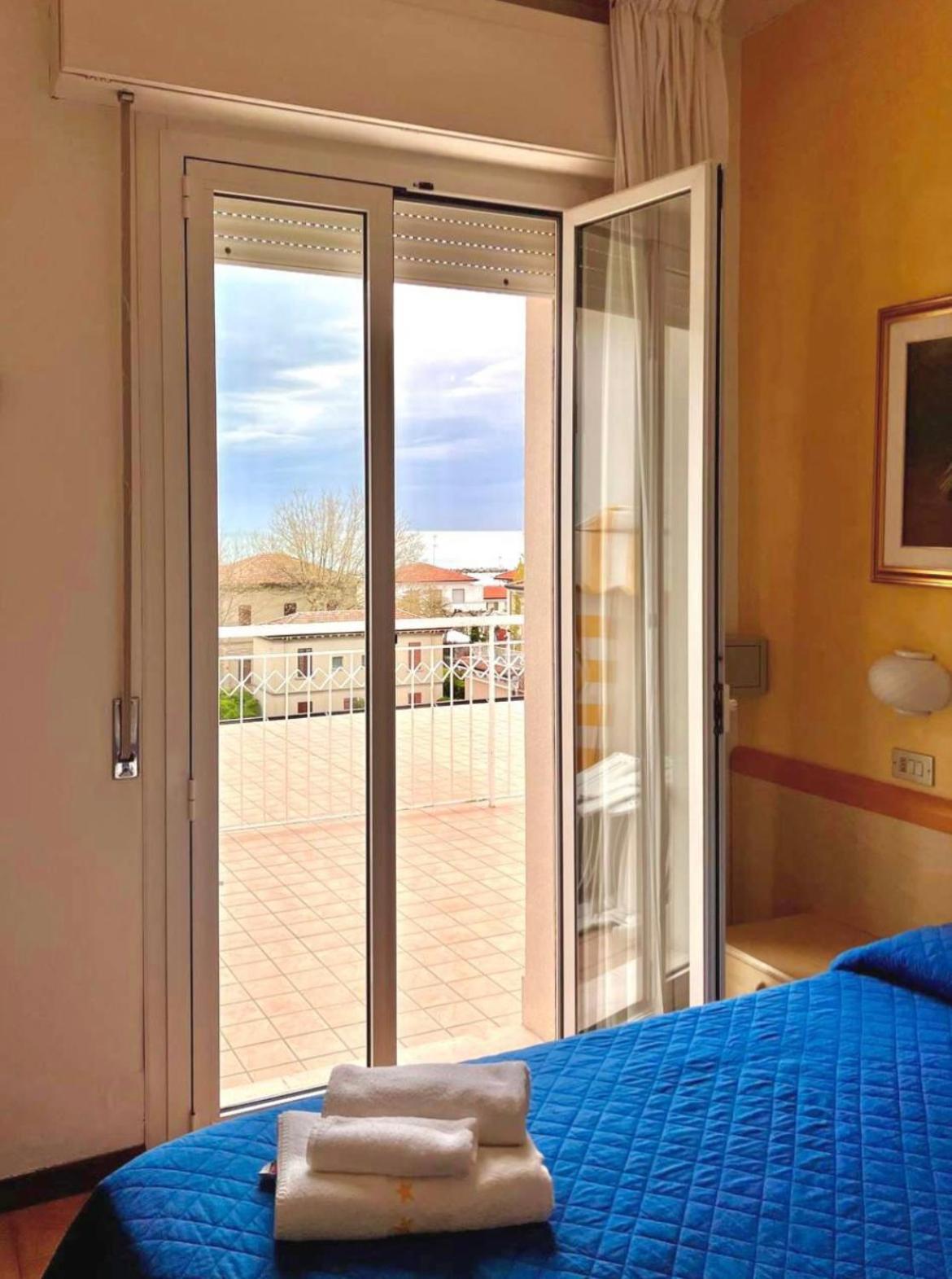 Hotel Villa Dei Fiori - Sul Mare Con Piscina Viserbella di Rimini Dış mekan fotoğraf