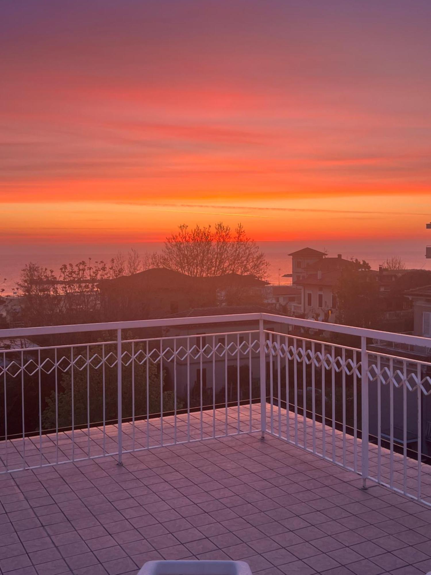Hotel Villa Dei Fiori - Sul Mare Con Piscina Viserbella di Rimini Dış mekan fotoğraf