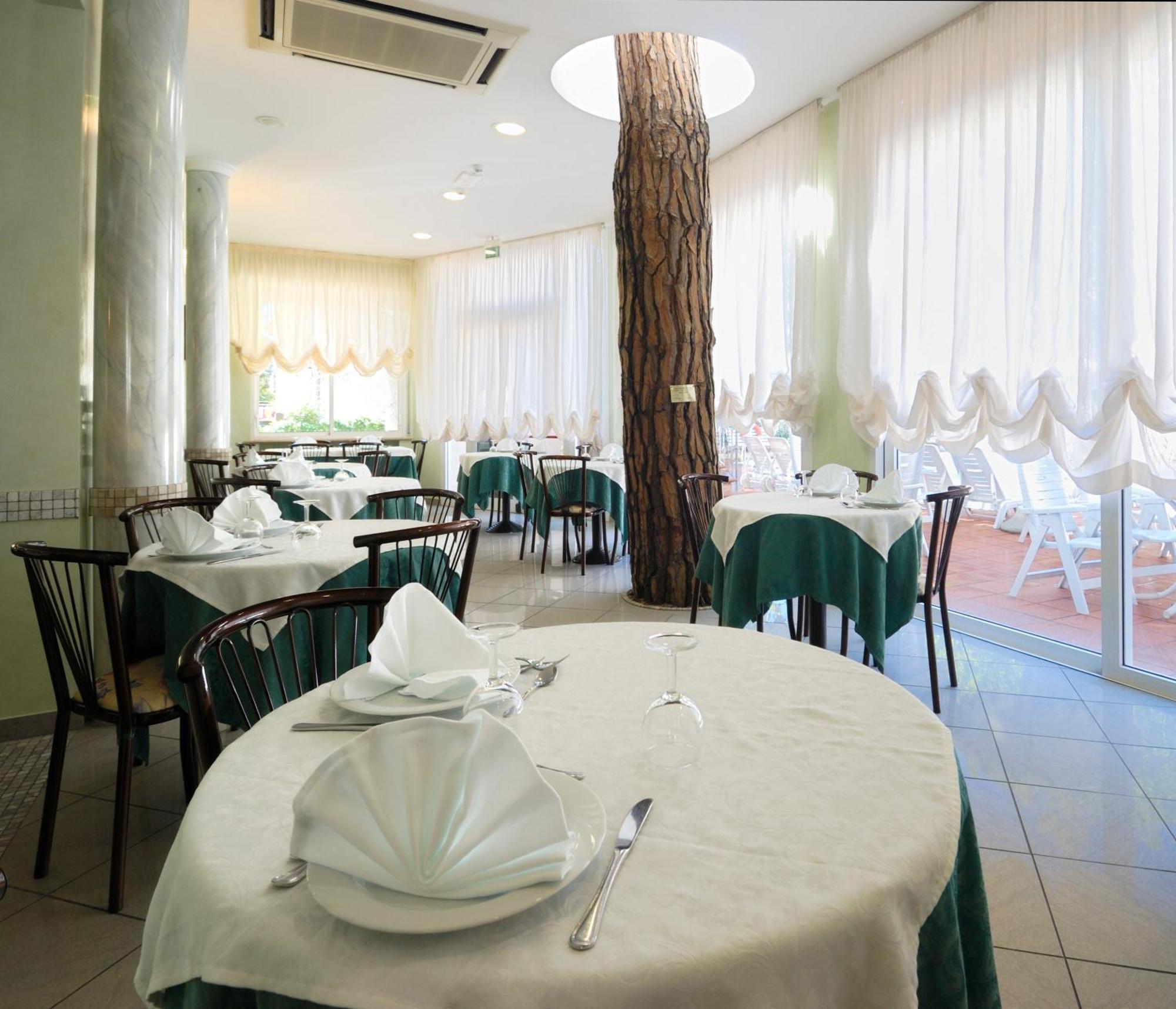 Hotel Villa Dei Fiori - Sul Mare Con Piscina Viserbella di Rimini Dış mekan fotoğraf