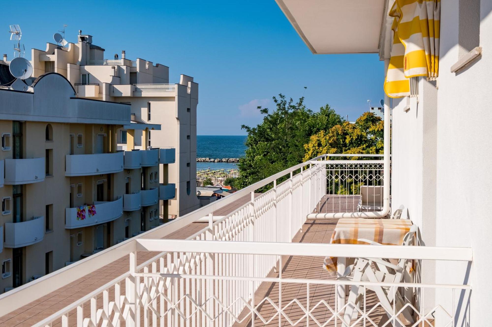 Hotel Villa Dei Fiori - Sul Mare Con Piscina Viserbella di Rimini Dış mekan fotoğraf