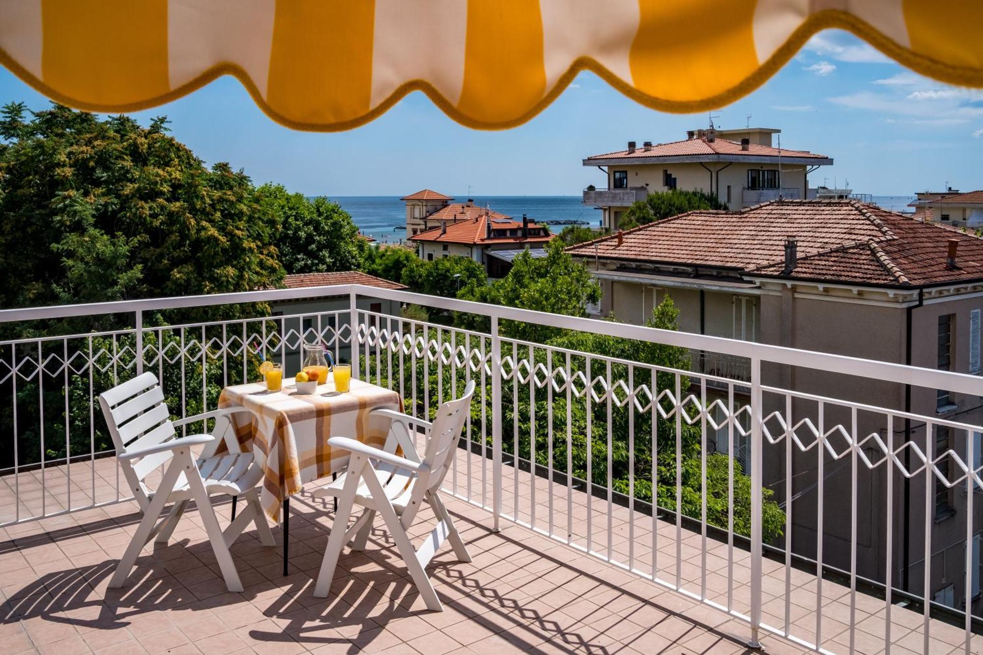 Hotel Villa Dei Fiori - Sul Mare Con Piscina Viserbella di Rimini Dış mekan fotoğraf