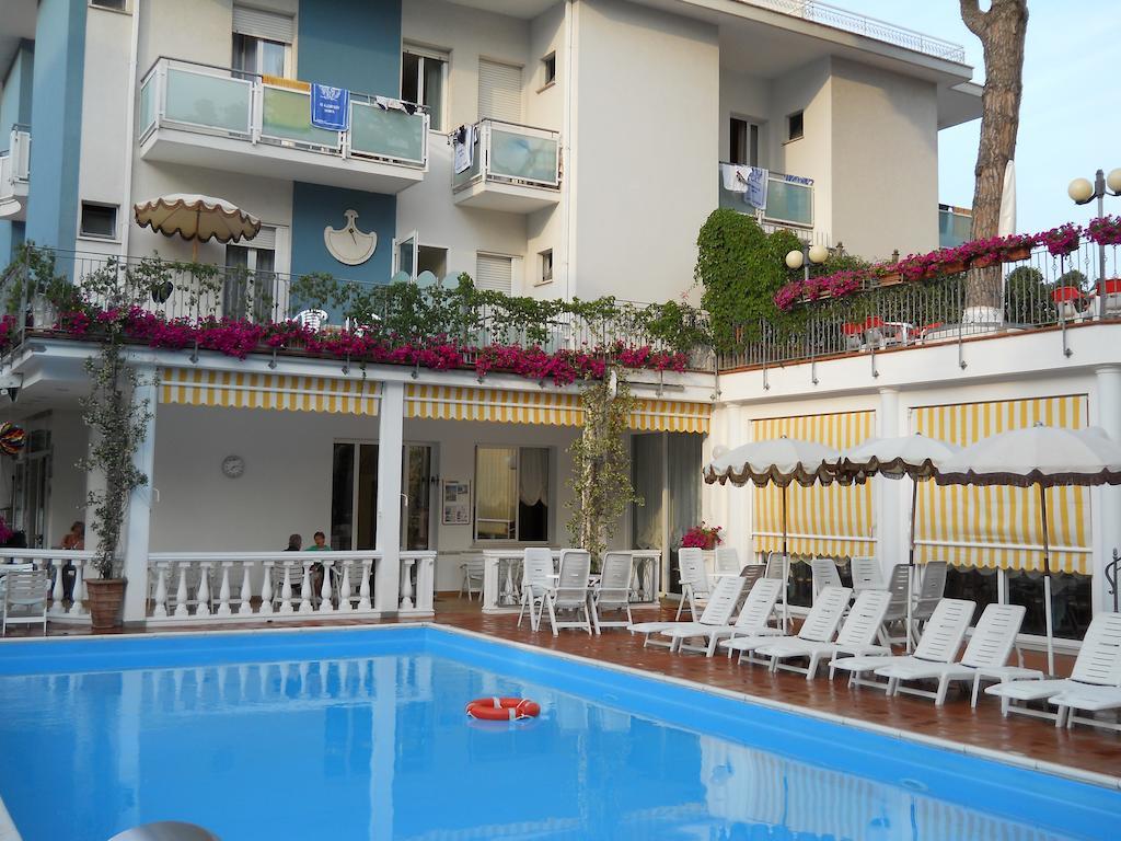 Hotel Villa Dei Fiori - Sul Mare Con Piscina Viserbella di Rimini Dış mekan fotoğraf